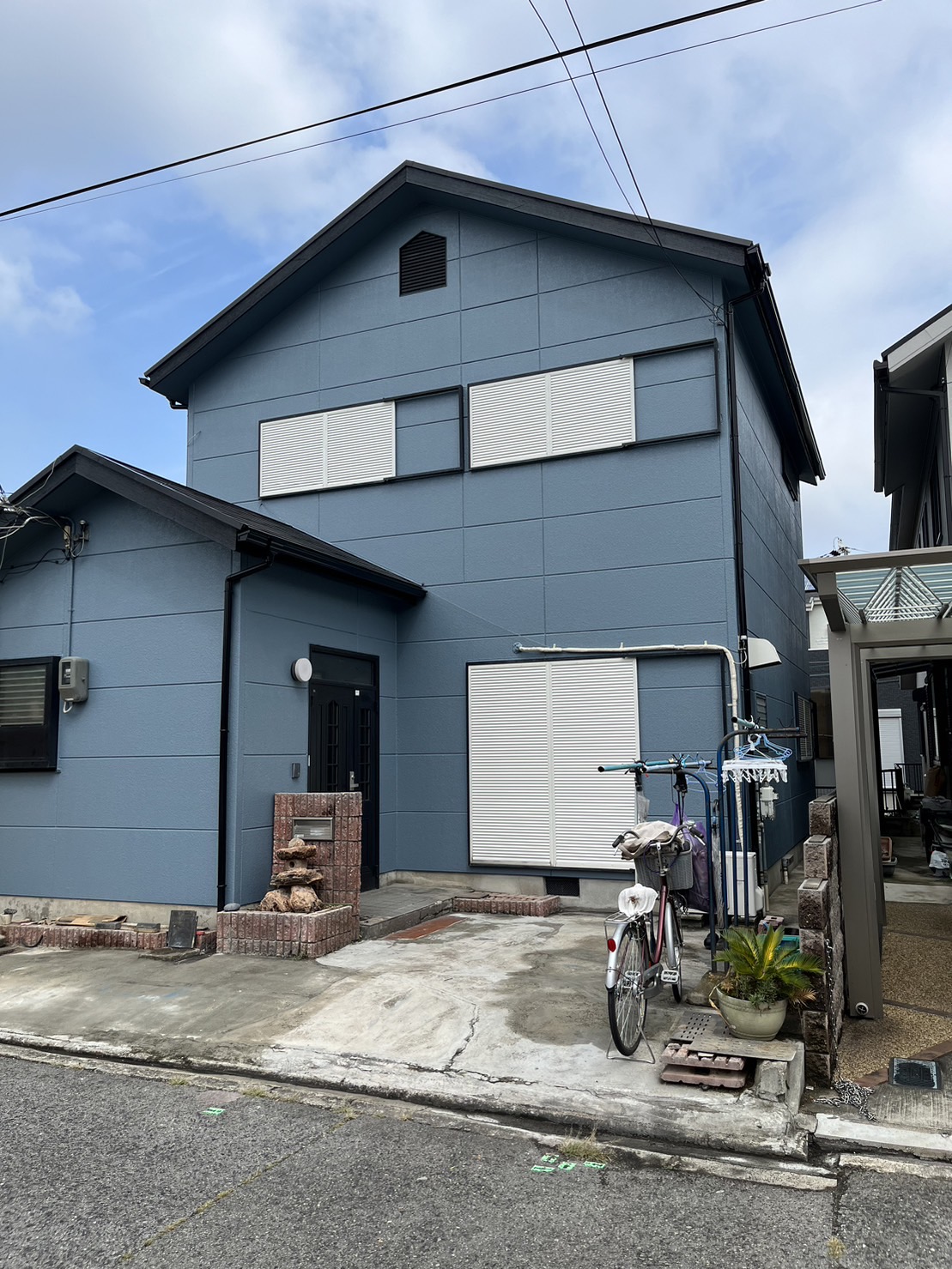 R5/10.4 貝塚市 N様邸(壁)/ダイナミックTOP/KP-379 (屋根)クールくんマイルド優雅/A-233 クロウブラック