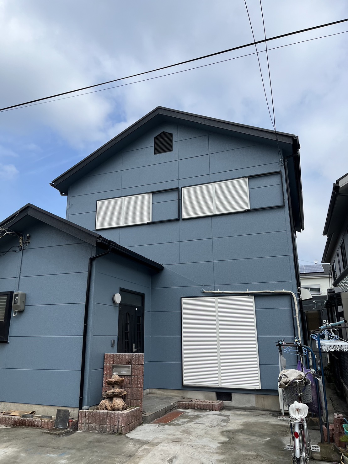 R5/10.4 貝塚市 N様邸(壁)/ダイナミックTOP/KP-379 (屋根)クールくんマイルド優雅/A-233 クロウブラック