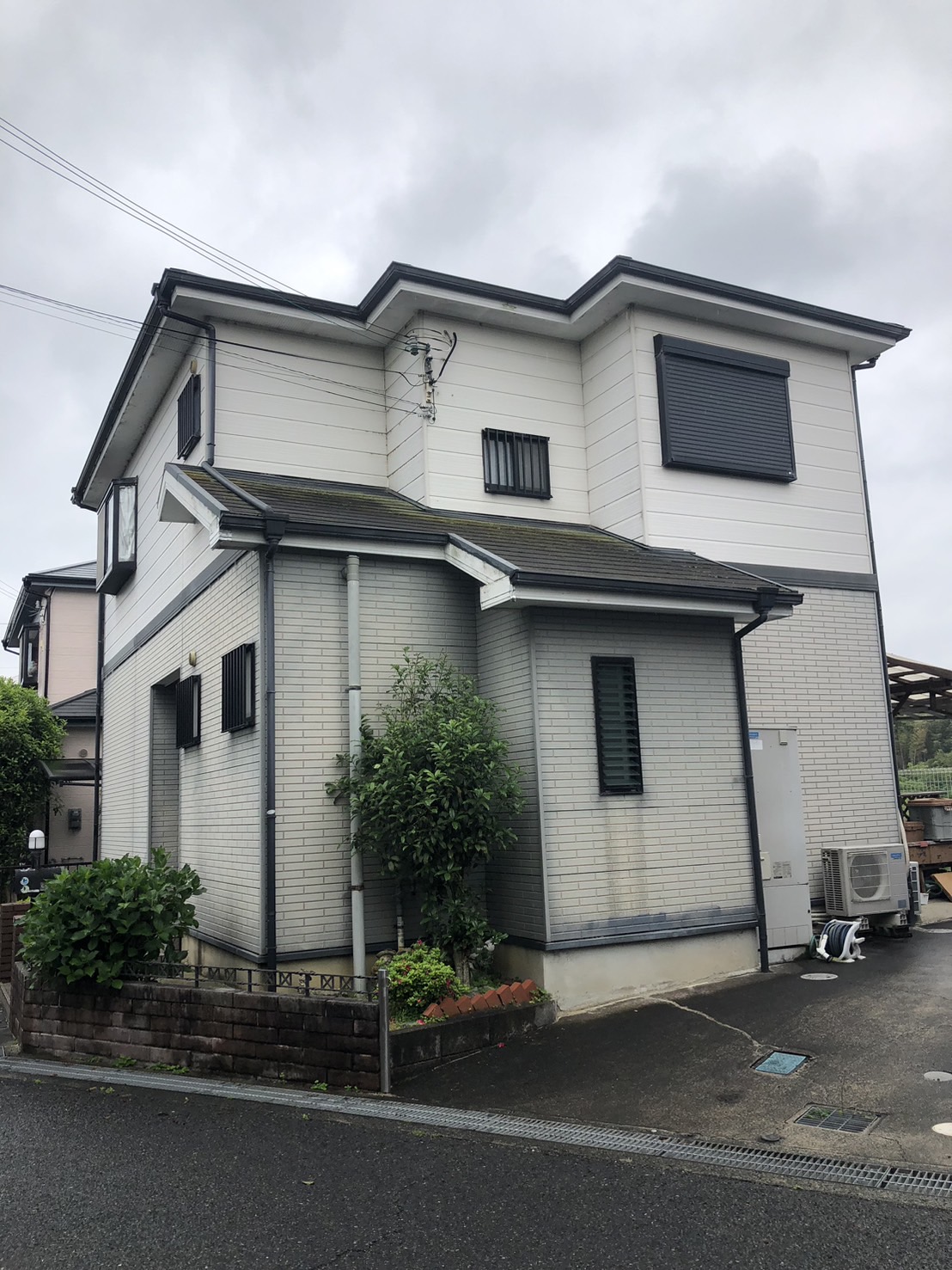 R6 5/27 熊取町 T様邸 壁KP-385/376　屋根クールくん/A-233　クロウブラック